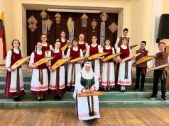 Ukmergės Antano Smetonos gimnazijoje skambėjo kanklės ir sutartinės